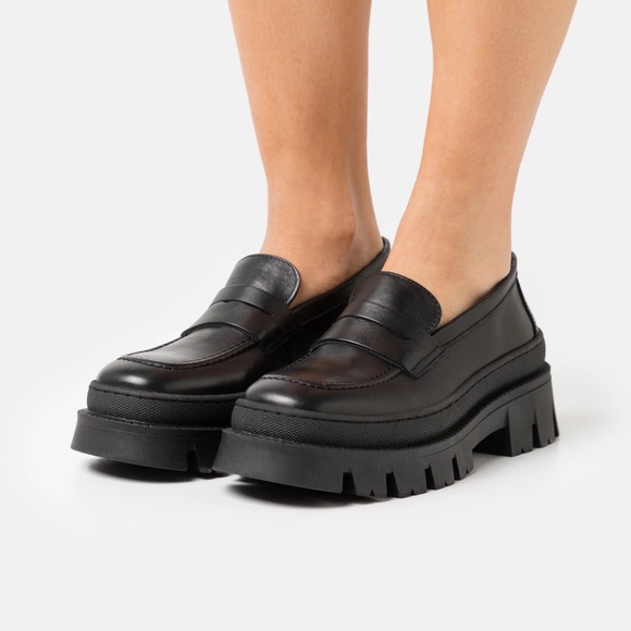 Steve Madden Shoes - Steve Madden Faylin Leather Platform Loafer